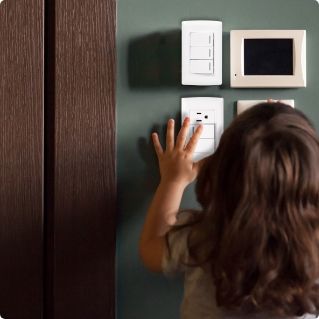 Productos eléctricos y artículos de ferretería en American Electric Ecuador